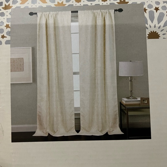 Cynthia Rowley curtains Beige color. Brand new. Curtains are going for $40 each - Picture 3 of 3